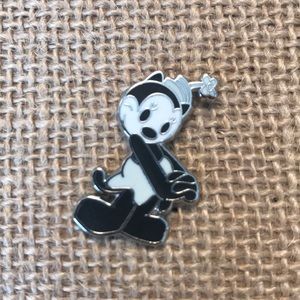 Classic Minnie Mouse Enamel Pin
